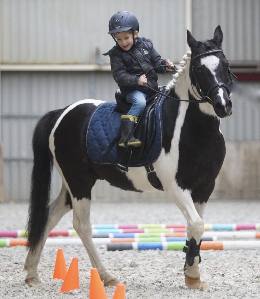 kids paardrijles; uitdagend en fun!
